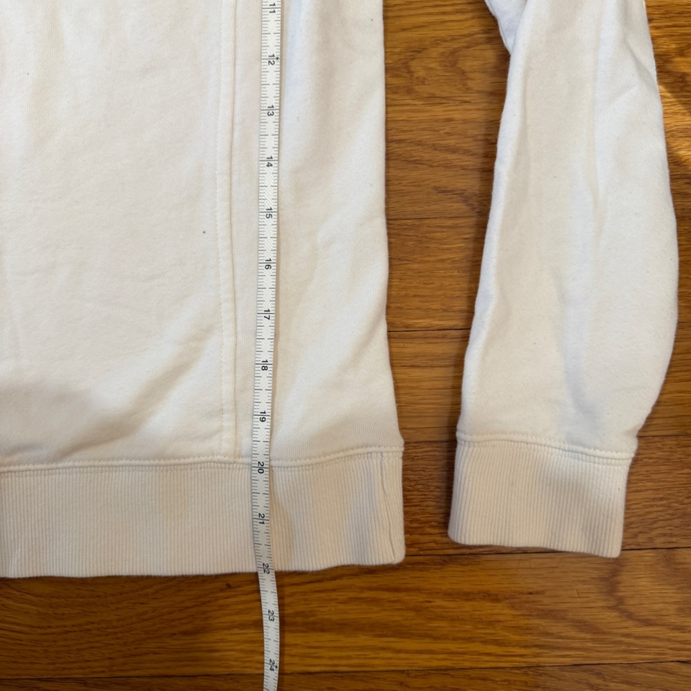 Vineyard Vines 1/4 Zip Pullover White with Colorful Whale Pattern - Size Medium - Picture 4 of 5